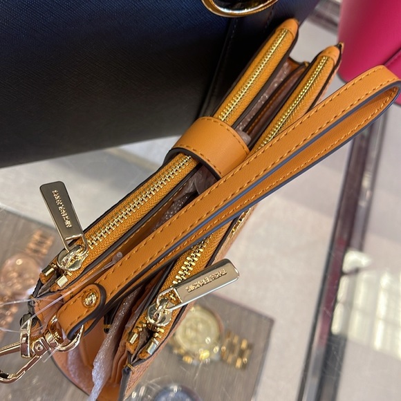 MICHAEL KORS JST LG DOUBLE ZIP WRISTLET WALLET PHONE HOLDER
Cider Multi
NWT - Picture 12 of 16